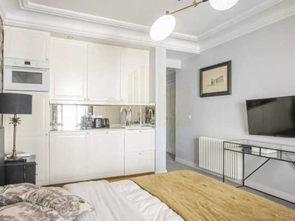 Дава се под наем Едностаен апартамент в Пловдив, Център - 22 кв.м за 122.4 € - Снимка #1