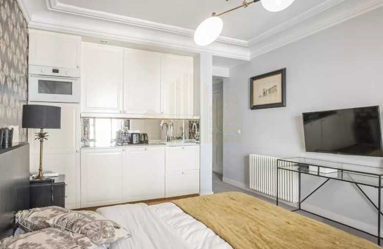 Дава се под наем Едностаен апартамент в Пловдив, Център - 22 кв.м за 122.4 € - Снимка #1