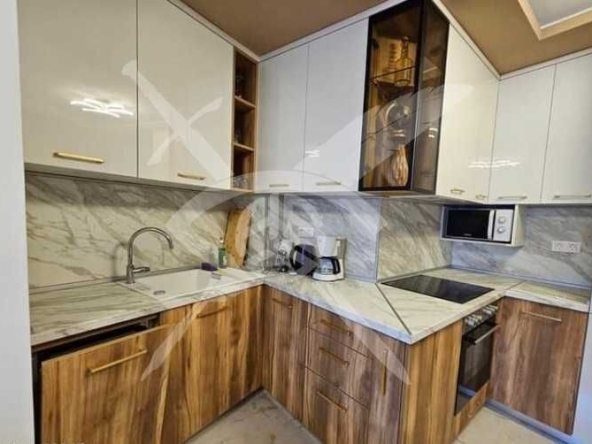 Дава се под наем Тристаен апартамент в Варна, Базар Левски - 80 кв.м за 1500 € - Снимка #1