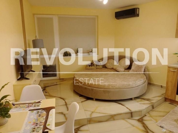 Дава се под наем Двустаен апартамент в Варна, ВИНС - 45 кв.м за 750 € - Снимка #1