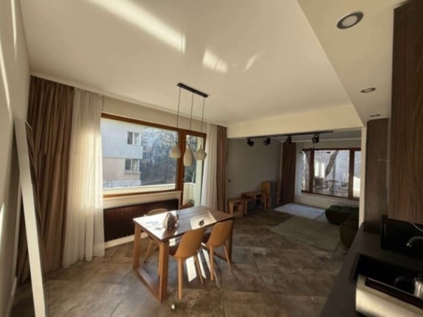 Дава се под наем Тристаен апартамент в София, Лозенец - 90 кв.м за 896.58 € - Снимка #1