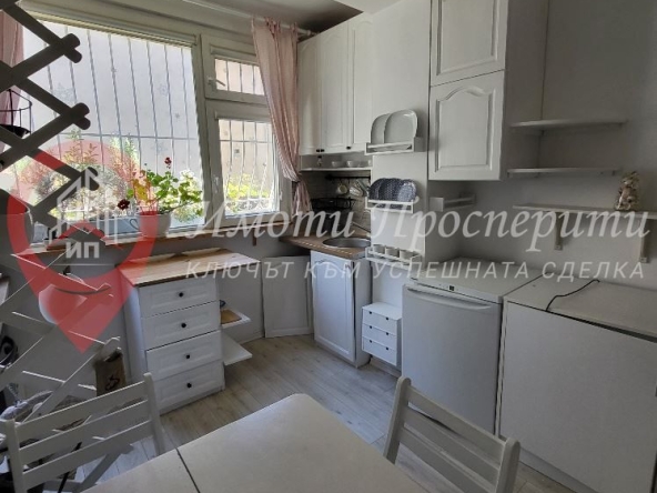 Тристаен апартамент в София, Център - 57 кв.м за 2746 €/кв.м - Снимка #1