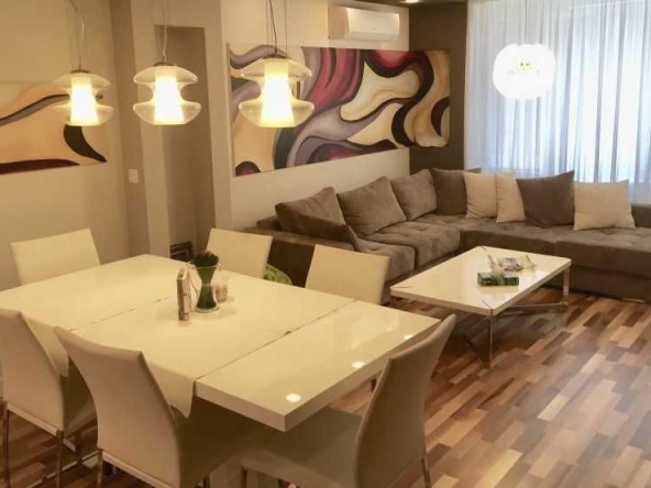 Дава се под наем Тристаен апартамент в София, Хладилника - 84 кв.м за 648.21 € - Снимка #1