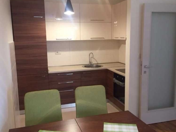 Дава се под наем Двустаен апартамент в Пловдив, Остромила - 65 кв.м за 234.6 € - Снимка #1
