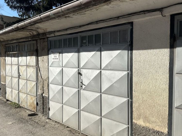 Гараж / Паркомясто в Разград, Бели Лом - 20 кв.м за 867 €/кв.м - Снимка #1