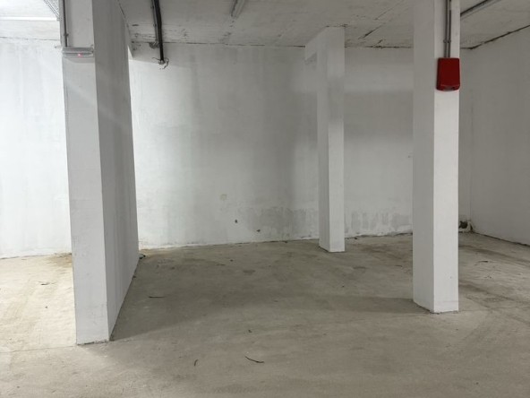 Дава се под наем Гараж / Паркомясто в Варна, ХЕИ - 16 кв.м за 109.65 € - Снимка #1