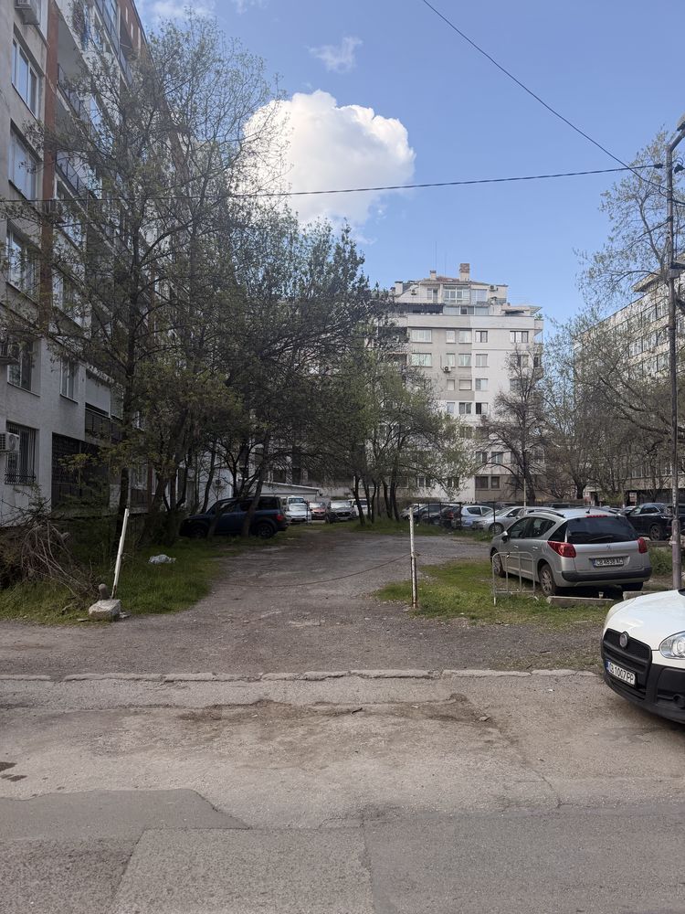 Дава се под наем Гараж / Паркомясто в София, Разсадника - 300 кв.м за 99.45 € - Снимка #1