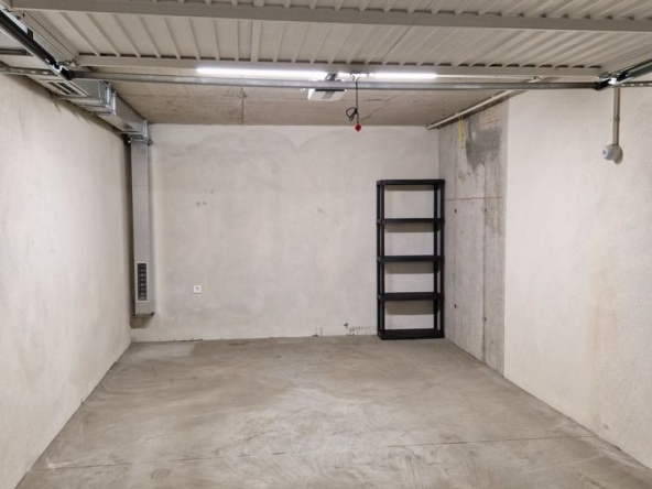 Дава се под наем Гараж / Паркомясто в София, Сухата река - 22 кв.м за 179.52 € - Снимка #1