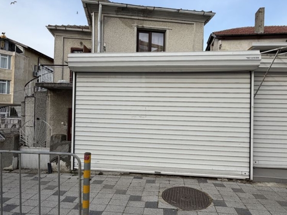 Дава се под наем Магазин в Обзор - 10 кв.м за 2493.39 € - Снимка #1