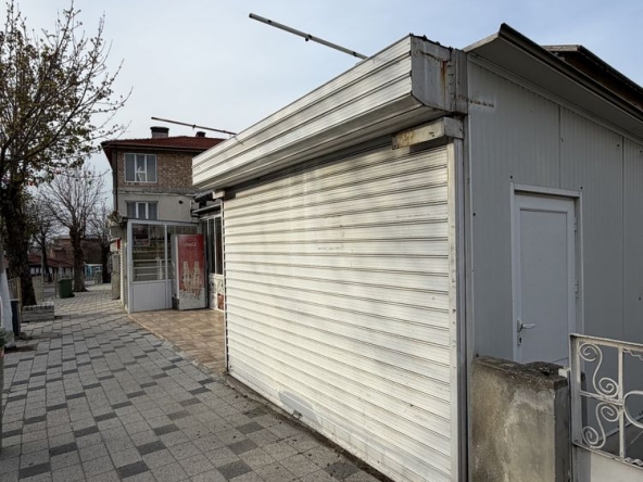 Дава се под наем Магазин в Обзор - 10 кв.м за 2493.39 € - Снимка #1