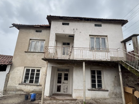 Къща в с. Писарово, Област Плевен - 220 кв.м за 37 €/кв.м - Снимка #1