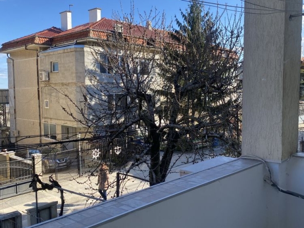 Дава се под наем Етаж от къща в Варна, Виница - 70 кв.м за 398.82 € - Снимка #1