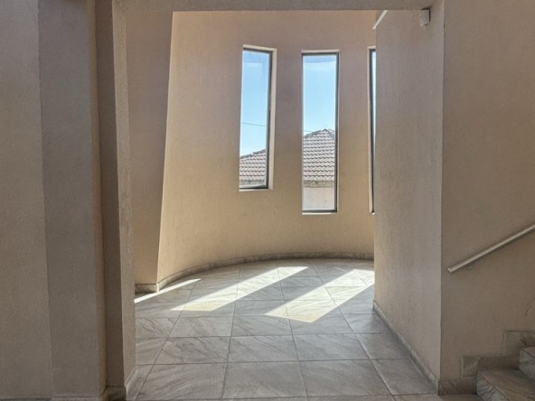Дава се под наем Магазин в Попово - 20 кв.м за 398.82 € - Снимка #1