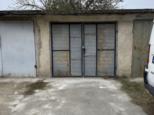 Гараж / Паркомясто в Ямбол, ОУ П. Р. Славейков - 19 кв.м за 537 €/кв.м - Снимка #1