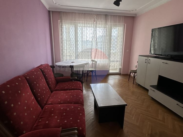 Дава се под наем Тристаен апартамент в Варна, Лятно кино Тракия - 95 кв.м за 448.8 € - Снимка #1