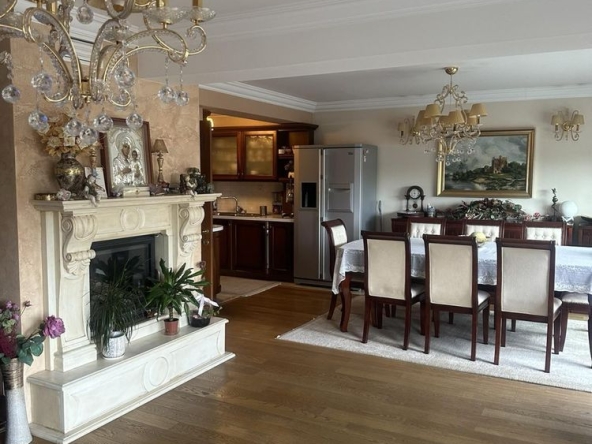 Тристаен апартамент в Благоевград, Идеален център - 125 кв.м за 1840 €/кв.м - Снимка #1