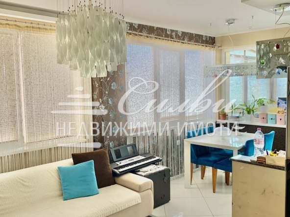 Тристаен апартамент в Шумен, Дивизионна болница - 118 кв.м за 1695 €/кв.м - Снимка #1