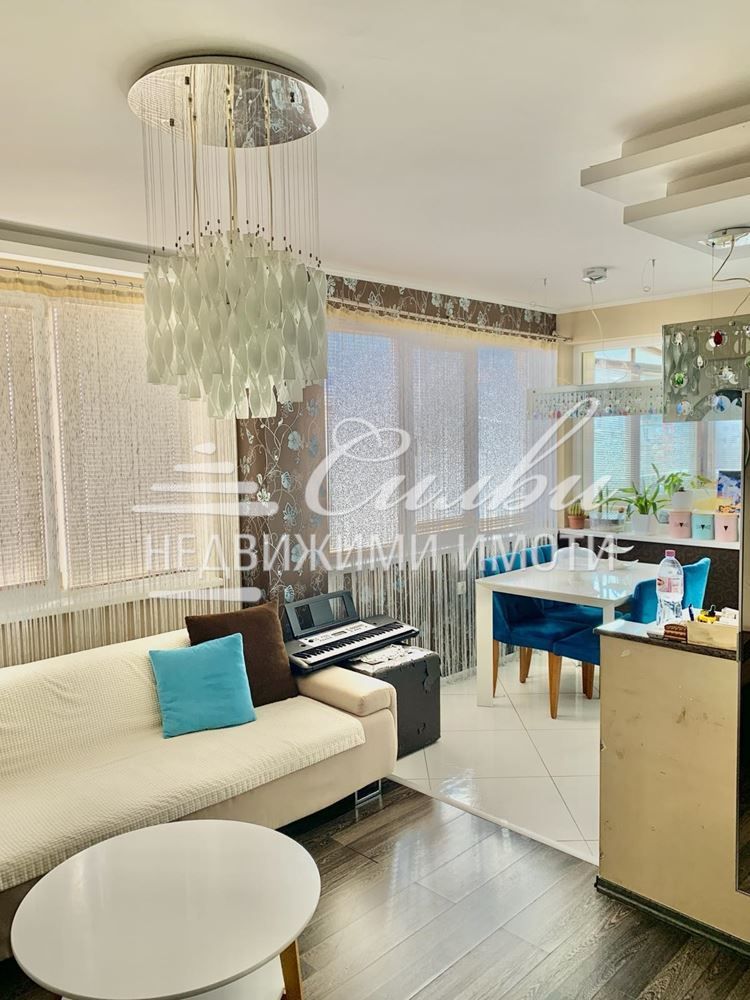 Тристаен апартамент в Шумен, Дивизионна болница - 118 кв.м за 1695 €/кв.м - Снимка #1