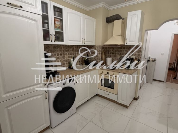 Двустаен апартамент в Шумен, Център - 68 кв.м за 938 €/кв.м - Снимка #1