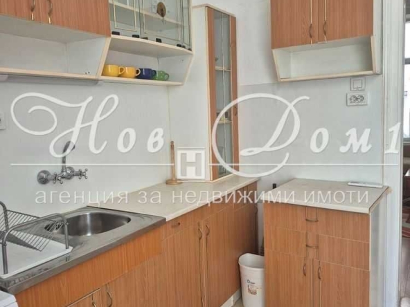 Дава се под наем Етаж от къща в Варна, Център - 70 кв.м за 648.21 € - Снимка #1