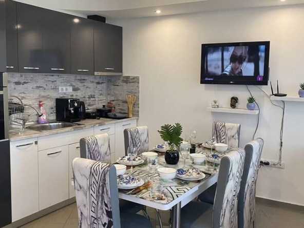 Дава се под наем Тристаен апартамент в Бургас, Лазур - 95 кв.м за 510 € - Снимка #1