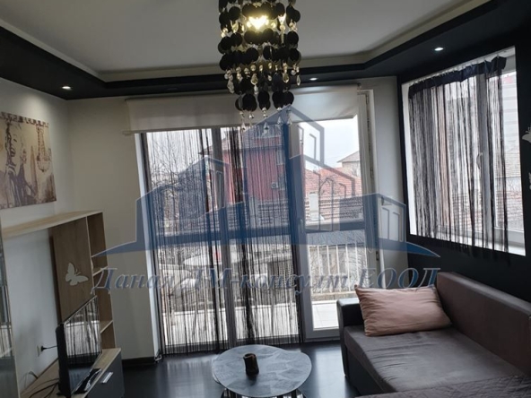 Двустаен апартамент в Шумен, Добруджански - 64 кв.м за 1594 €/кв.м - Снимка #1