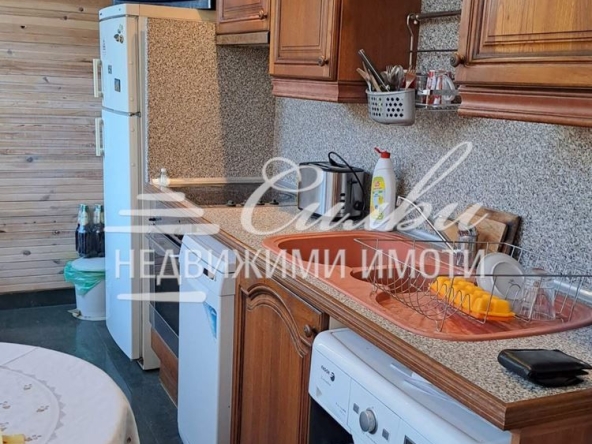 Дава се под наем Тристаен апартамент в Шумен, Военно училище - 90 кв.м за 331.5 € - Снимка #1