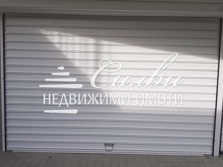 Гараж / Паркомясто в Шумен, Център - 21 кв.м за 717 €/кв.м - Снимка #1