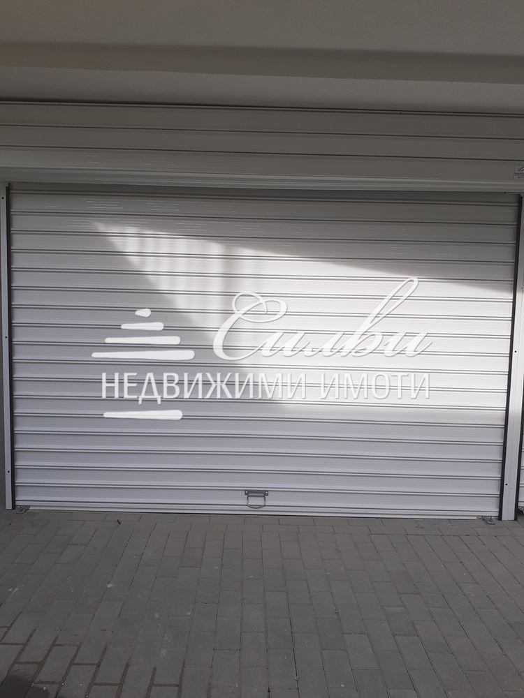 Гараж / Паркомясто в Шумен, Център - 21 кв.м за 717 €/кв.м - Снимка #1