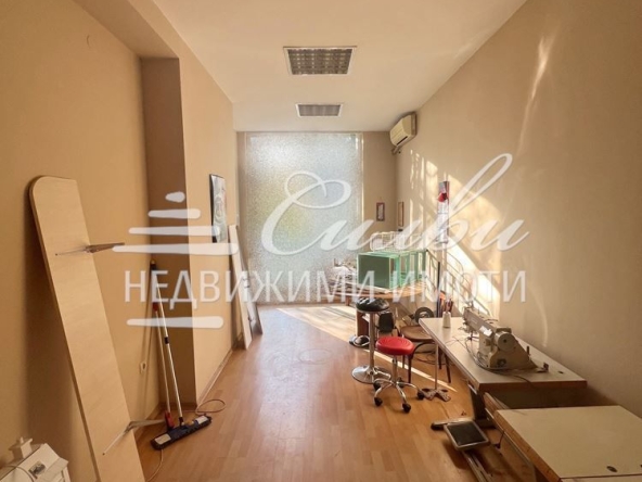 Дава се под наем Офис в Шумен, Център - 18 кв.м за 127.5 € - Снимка #1