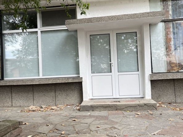 Дава се под наем Офис в Карлово - 40 кв.м за 204 € - Снимка #1