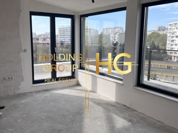 Тристаен апартамент в Варна, Чайка - 122 кв.м за 2132 €/кв.м - Снимка #1