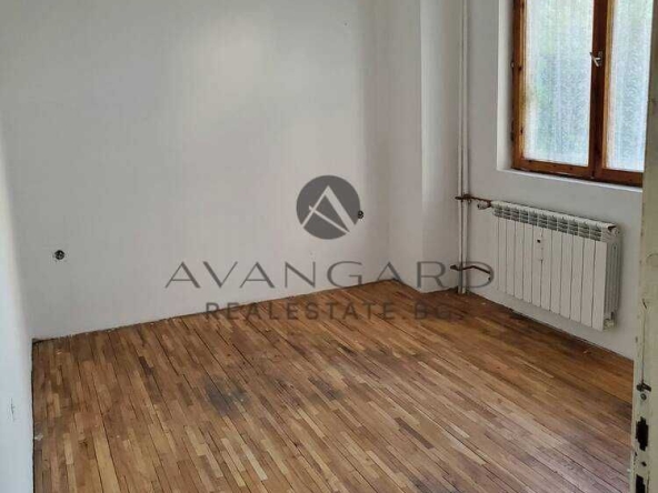 Тристаен апартамент в Пловдив, Център - 81 кв.м за 2087 €/кв.м - Снимка #1