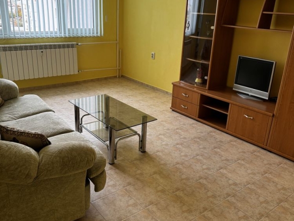 Дава се под наем Двустаен апартамент в Плевен, Идеален център - 60 кв.м за 255 € - Снимка #1