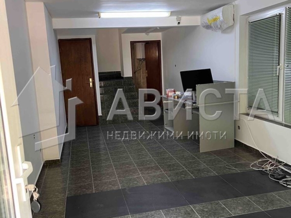 Дава се под наем Офис в София, Изток - 90 кв.м за 816 € - Снимка #1