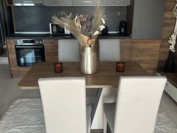 Дава се под наем Двустаен апартамент в Шумен, м-т Сакарка - 70 кв.м за 408 € - Снимка #1