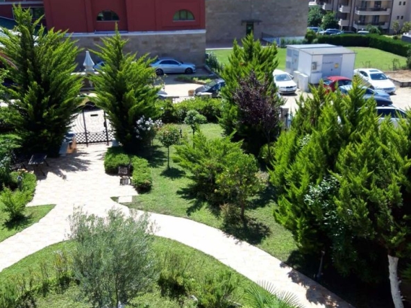 Тристаен апартамент в Бургас, Изгрев - 74 кв.м за 1757 €/кв.м - Снимка #1