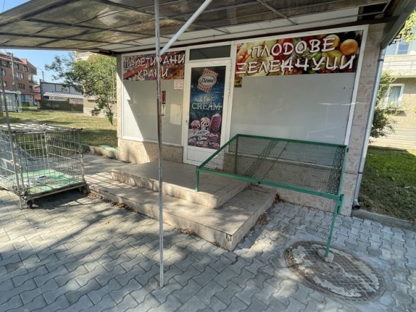 Дава се под наем Магазин в Казанлък - 42 кв.м за 9180 € - Снимка #1