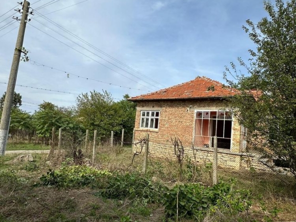 Къща в с. Преселка, Област Шумен - 90 кв.м за 94 €/кв.м - Снимка #1