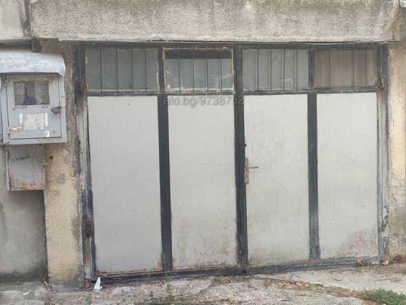 Дава се под наем Гараж / Паркомясто в Русе, Здравец Изток - 19 кв.м за 40.8 € - Снимка #1