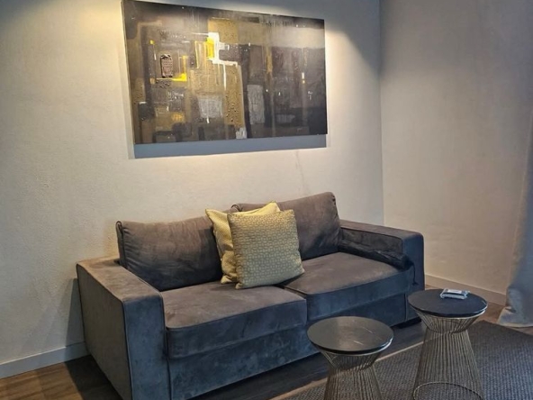 Дава се под наем Тристаен апартамент в София, Център - 90 кв.м за 375000 € - Снимка #1