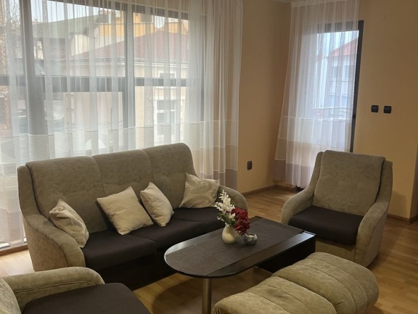 Дава се под наем Тристаен апартамент в Асеновград - 100 кв.м за 331.5 € - Снимка #1