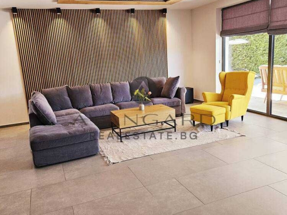 Къща в с. Марково, Област Пловдив - 365 кв.м за 1918 €/кв.м - Снимка #1