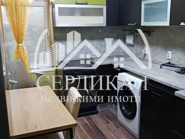 Дава се под наем Тристаен апартамент в София, Център - 65 кв.м за 561 € - Снимка #1