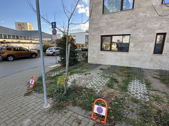 Дава се под наем Гараж / Паркомясто в София, Борово - 20 кв.м за 61.2 € - Снимка #1