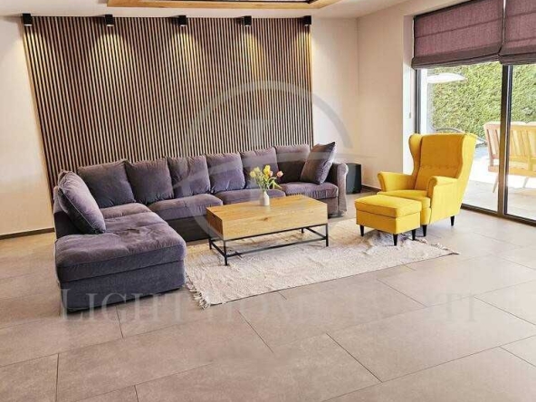 Къща в с. Марково, Област Пловдив - 365 кв.м за 2000 €/кв.м - Снимка #1