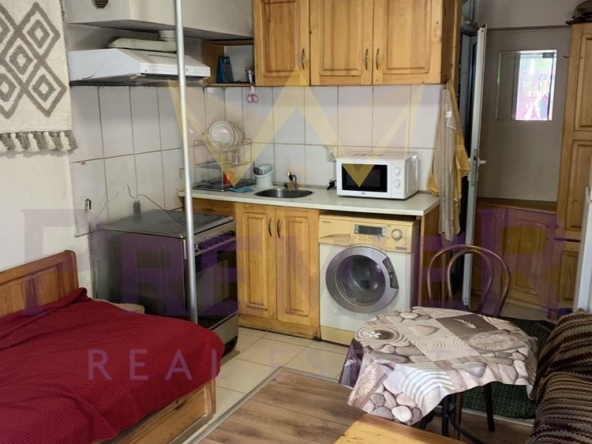Дава се под наем Едностаен апартамент в Варна, Център - 25 кв.м за 204 € - Снимка #1