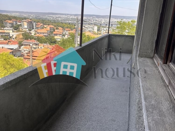 Етаж от къща в Варна, Аспарухово - 220 кв.м за 796 €/кв.м - Снимка #1