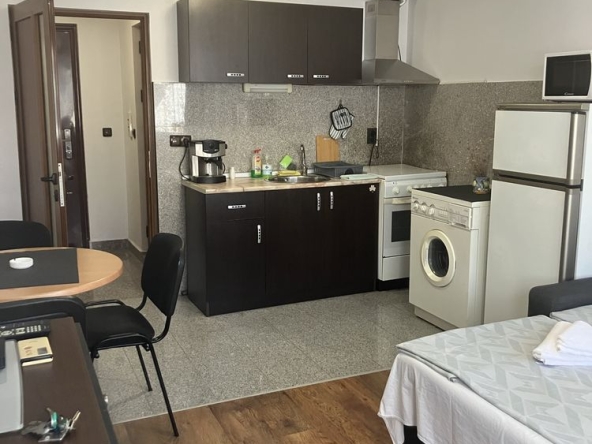 Дава се под наем Едностаен апартамент в Варна, Център - 35 кв.м за 306 € - Снимка #1