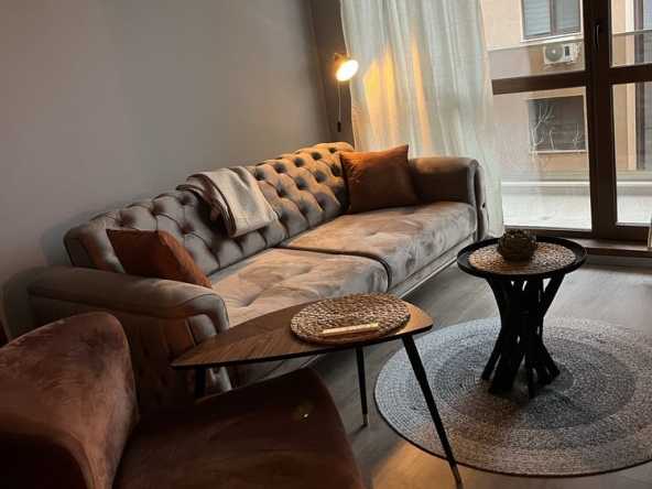 Дава се под наем Двустаен апартамент в Варна, Победа - 76 кв.м за 561 € - Снимка #1